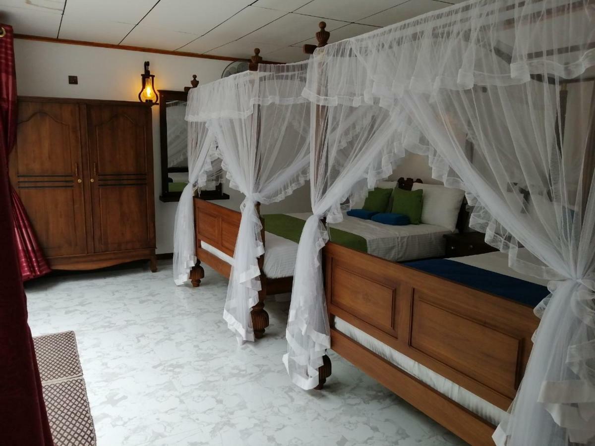 Suriya Homestay Mirissa Esterno foto